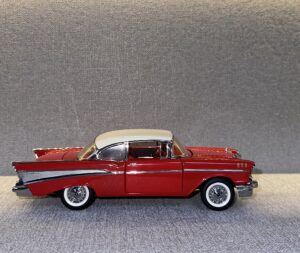 1957 CHEVROLET BEL AIR Coupe Red (used).33 heic