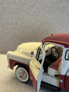 1957 DODGE SWEPTSIDE D100 Pickup Truck Red & Beige 5