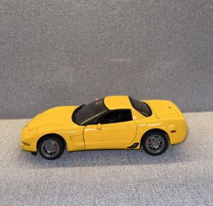 CHEVROLET CORVETTE 2003 Yellow 2