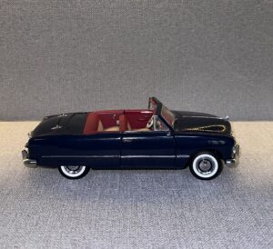 FORD CUSTOM 1949 Dark Blue.2 heic