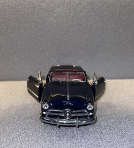 FORD CUSTOM 1949 Dark Blue.4 heic