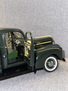 1942 Ford Pickup Dark Green.10 HEIC