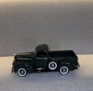 1942 Ford Pickup Dark Green.2 heic