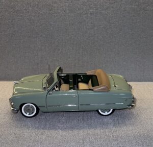 1949 Ford Custom Limited Edition Convertible Light Green.2 heic