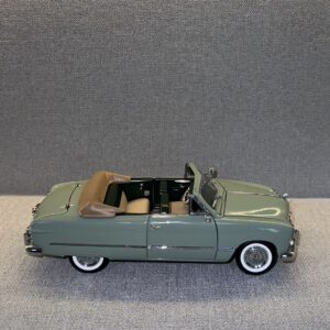 1949 Ford Custom Limited Edition Convertible Light Green.3 heic