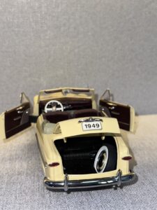 1949 Ford Custom Vintage Cream Yellow.9 HEIC