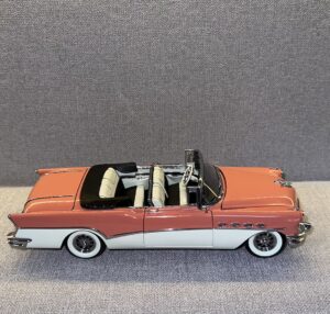 1956 Buick Roadmaster Convertible Salmon White.3 heic