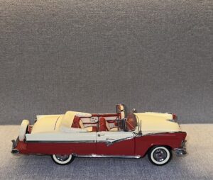 1956 FORD SUNLINER Convertible Red & Beige.4 heic