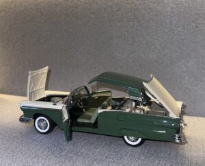 1957 Ford Fairlane 500 Skyliner Ivory & Forest Green Two-Tone.14 heic
