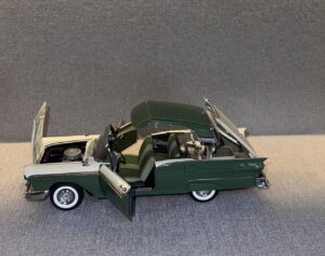 1957 Ford Fairlane 500 Skyliner Ivory & Forest Green Two-Tone.15 heic