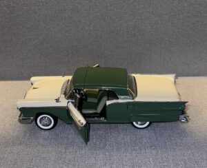 1957 Ford Fairlane 500 Skyliner Ivory & Forest Green Two-Tone.16 heic