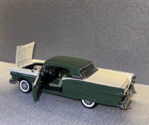 1957 Ford Fairlane 500 Skyliner Ivory & Forest Green Two-Tone.17 heic