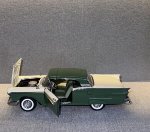1957 Ford Fairlane 500 Skyliner Ivory & Forest Green Two-Tone.18 heic