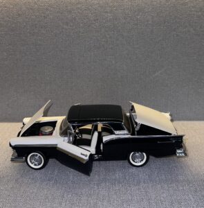 1957 Ford Fairlane Skyliner 500 Two-tone Black:White.12 heic