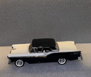 1957 Ford Fairlane Skyliner 500 Two-tone Black:White.13 heic