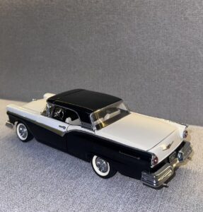 1957 Ford Fairlane Skyliner 500 Two-tone Black:White.14 heic