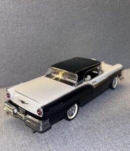 1957 Ford Fairlane Skyliner 500 Two-tone Black:White.15 heic