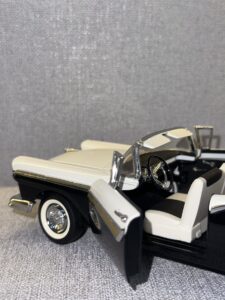 1957 Ford Fairlane Skyliner 500 Two-tone Black:White.7 HEIC