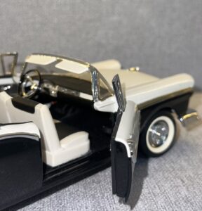 1957 Ford Fairlane Skyliner 500 Two-tone Black:White.9 HEIC