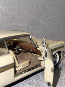1958 Plymouth Fury Hard Top Champagne Beige Metallic.9(2)HEIC