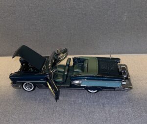 1958 Pontiac Bonneville Deep Teal Metallic.13 heic