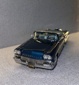 1958 Pontiac Bonneville Deep Teal Metallic.4 heic