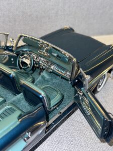 1958 Pontiac Bonneville Deep Teal Metallic.8. HEIC