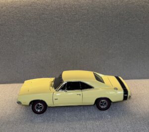 1969 Dodge Charger R:T Yellow.2 heic