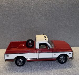 1972 Chevrolet Cheyenne Red & White (non original box).2 heic