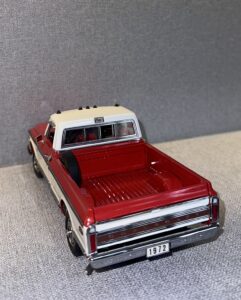 1972 Chevrolet Cheyenne Red & White (non original box).4 heic