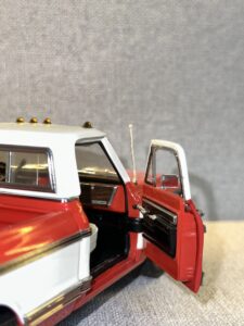 1972 Chevrolet Cheyenne Red & White (non original box).8 HEIC