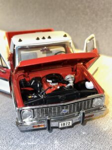 1972 Chevrolet Cheyenne Red & White (non original box).9 HEIC