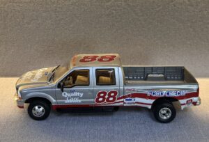 NASCAR FORD TAURUS FORD F350 CREW CAB TRAILER.2 heic