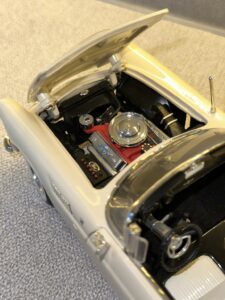 1956 Ford Thunderbird Cream.10 HEIC