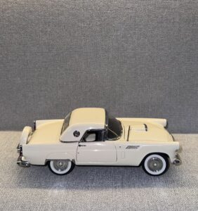 1956 Ford Thunderbird Cream.14 heic