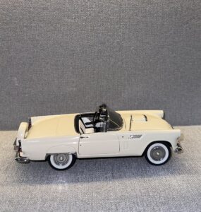 1956 Ford Thunderbird Cream.2 heic