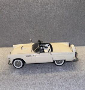 1956 Ford Thunderbird Cream.3 heic