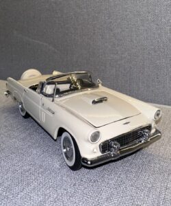 1956 Ford Thunderbird Cream.5 heic