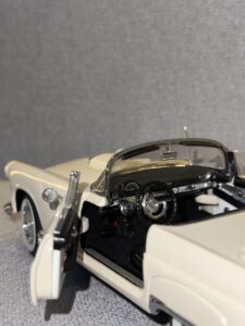 1956 Ford Thunderbird Cream.6 HEIC