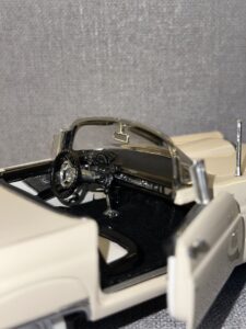 1956 Ford Thunderbird Cream.9 HEIC