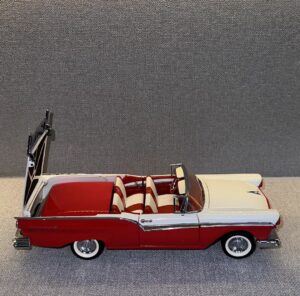 1957 FORD SKYLINER Convertible Red (used).11 heic
