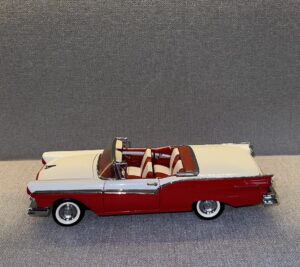 1957 FORD SKYLINER Convertible Red (used).2 heic