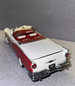 1957 FORD SKYLINER Convertible Red (used).3 heic