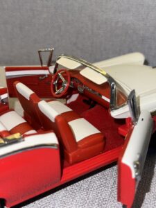 1957 FORD SKYLINER Convertible Red (used).9 HEIC
