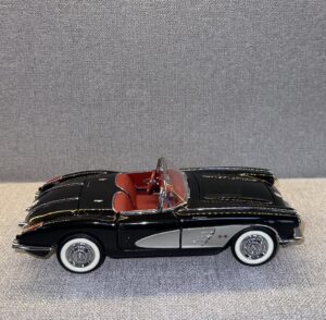 1958 CHEVROLET CORVETTE Black (used, missing door handle).4 heic