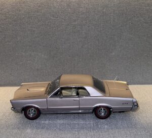 1965 Pontiac GTO Iris Mist Champagne Metallic.2 heic